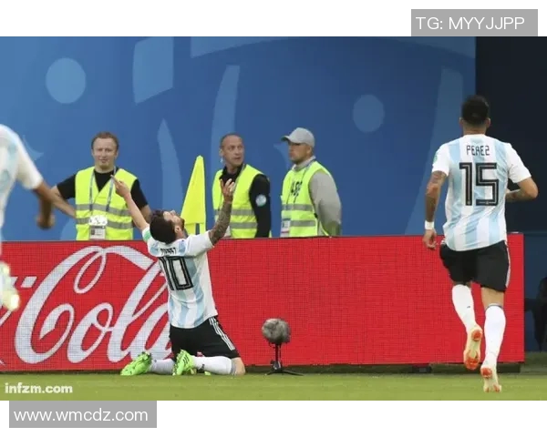 足球现场比分实时更新让你第一时间掌握比赛动态与精彩瞬间 足球现场比分实时更新让你第一时间掌握比赛动态与精彩瞬间